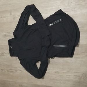 Lululemon size 4 EUC black pullover with snap neck
